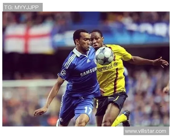 四位足球传奇球星的巅峰对决与辉煌成就分析 四位足球传奇球星的巅峰对决与辉煌成就分析