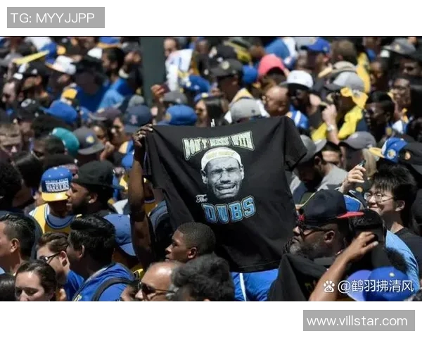 毛球星风采：从足球场上的传奇到个人生活的多维面貌解析