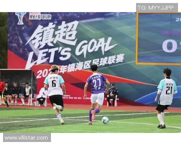 足球巨星荣耀登场点燃赛场激情引爆无数球迷热烈欢呼